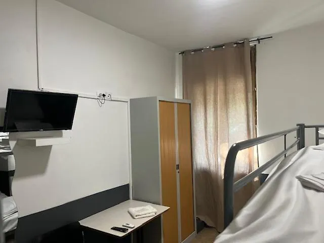 Le Renouveau Hotel *